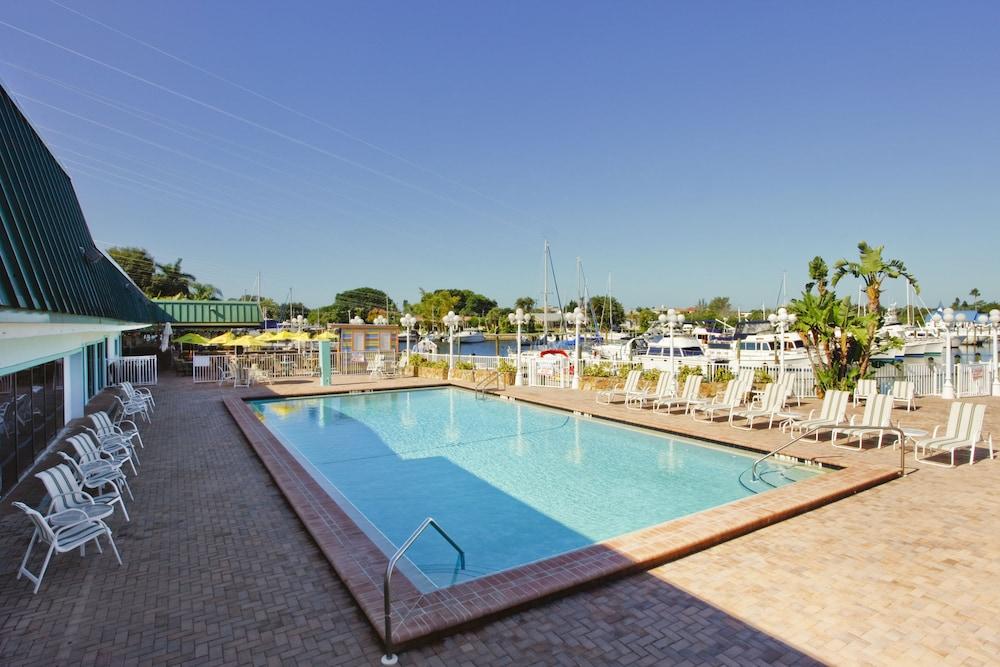 Hotel Ramada By Wyndham Sarasota Waterfront South Bradenton Exterior foto