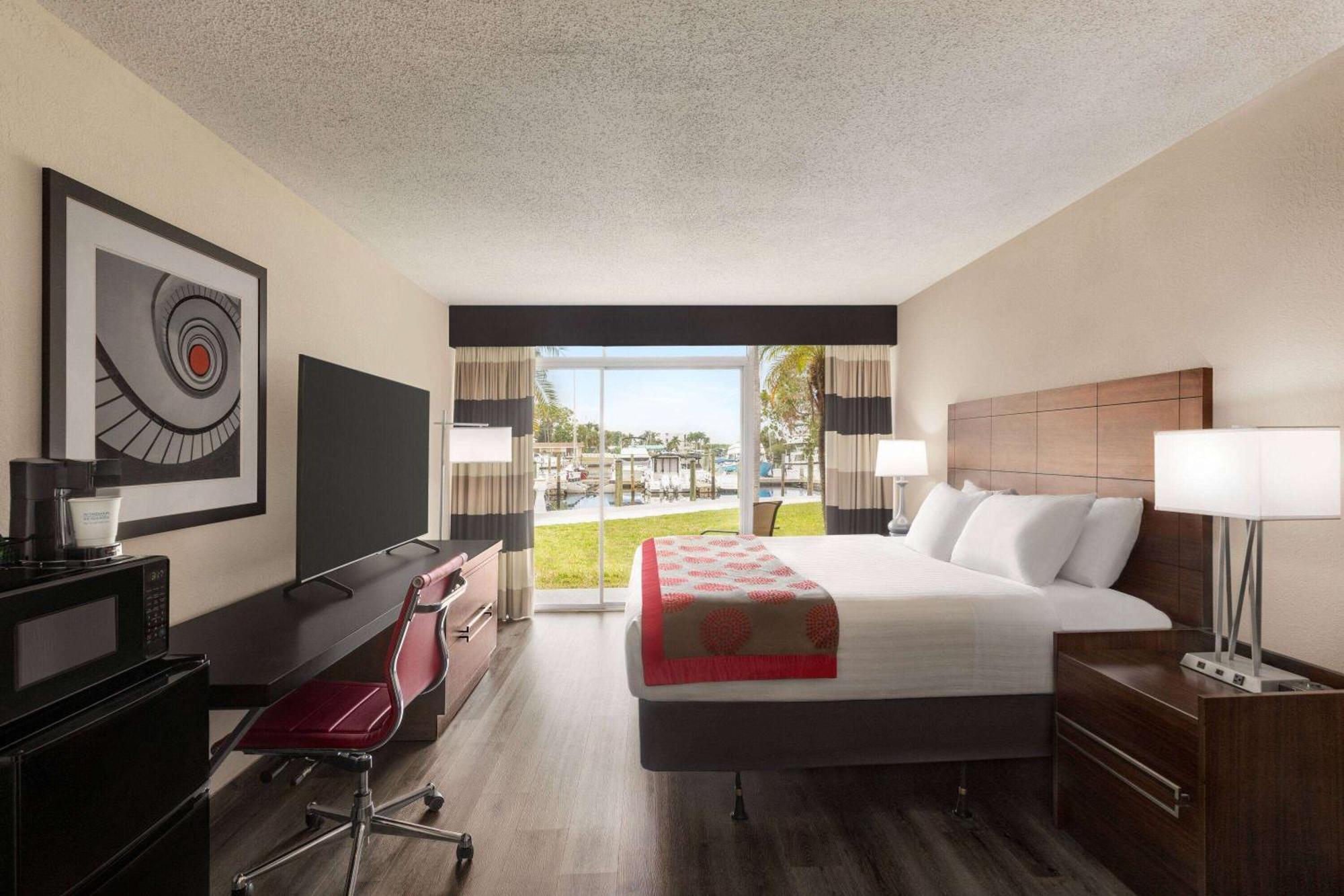 Hotel Ramada By Wyndham Sarasota Waterfront South Bradenton Exterior foto