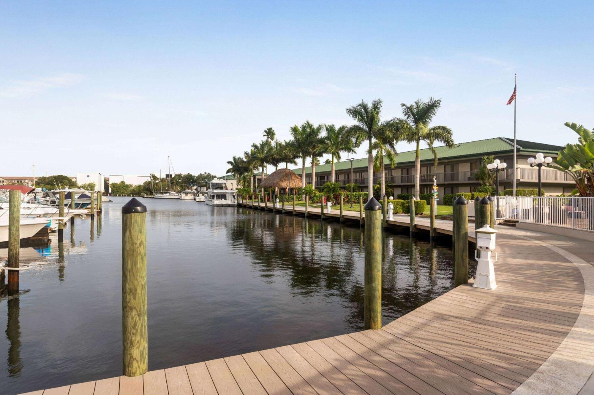Hotel Ramada By Wyndham Sarasota Waterfront South Bradenton Exterior foto