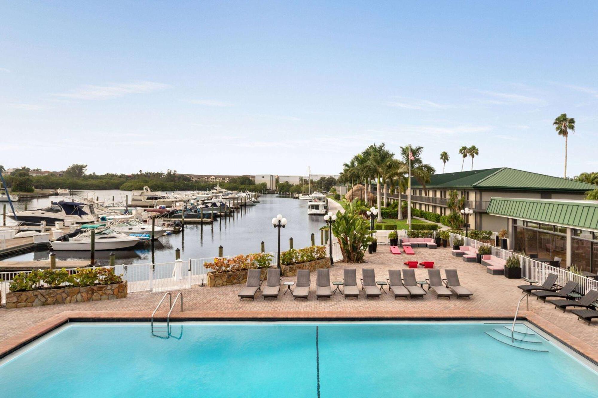 Hotel Ramada By Wyndham Sarasota Waterfront South Bradenton Exterior foto