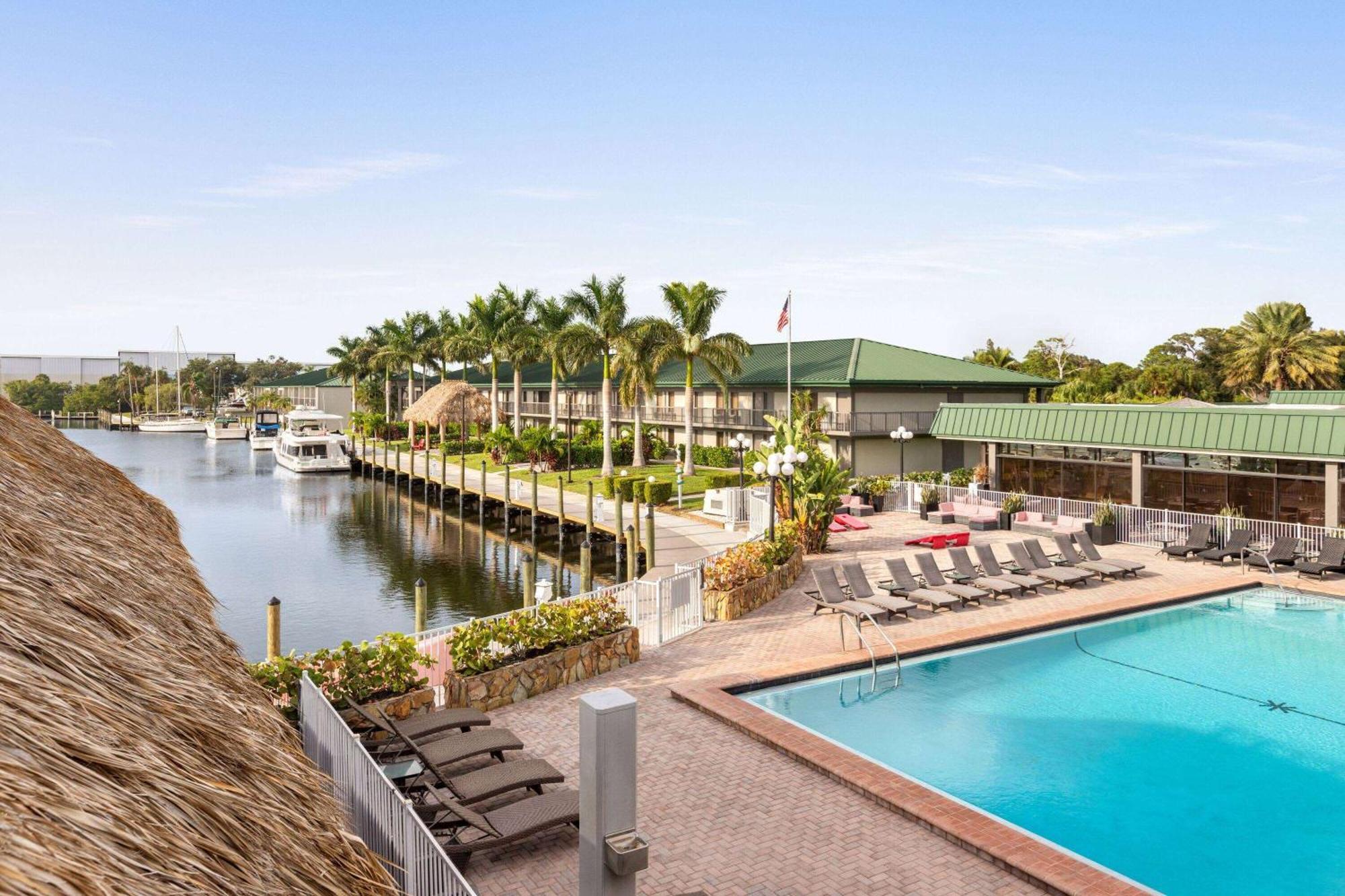 Hotel Ramada By Wyndham Sarasota Waterfront South Bradenton Exterior foto